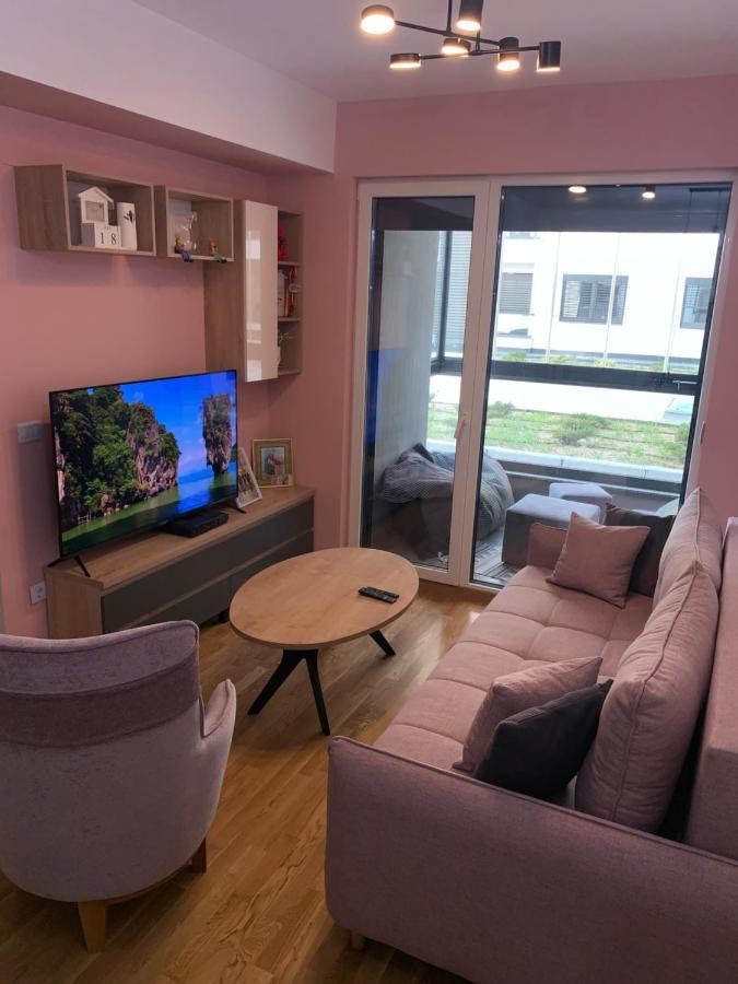 Pink Modern Apartment Skopje Exteriör bild