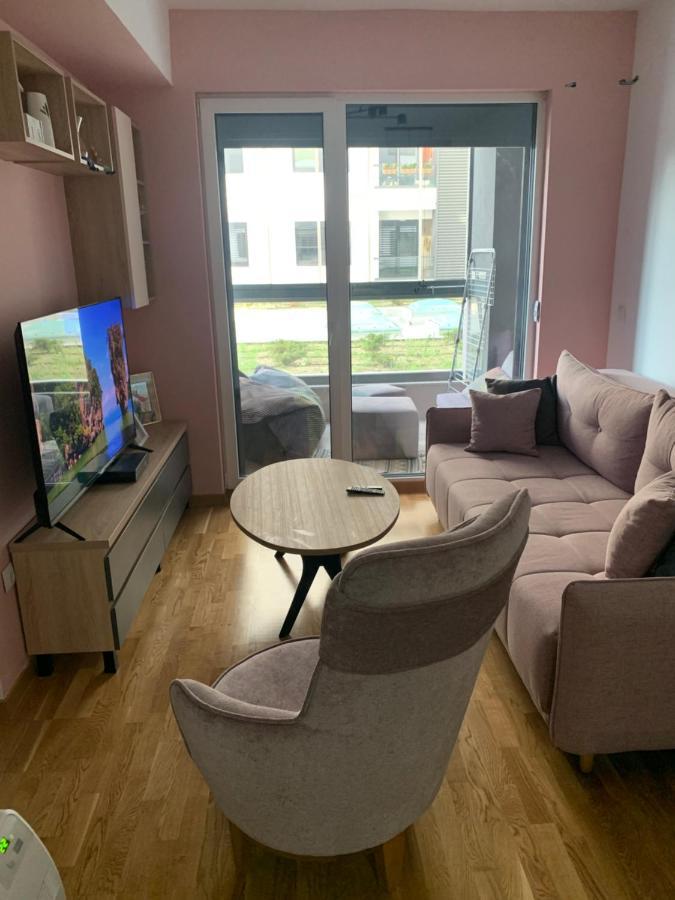 Pink Modern Apartment Skopje Exteriör bild