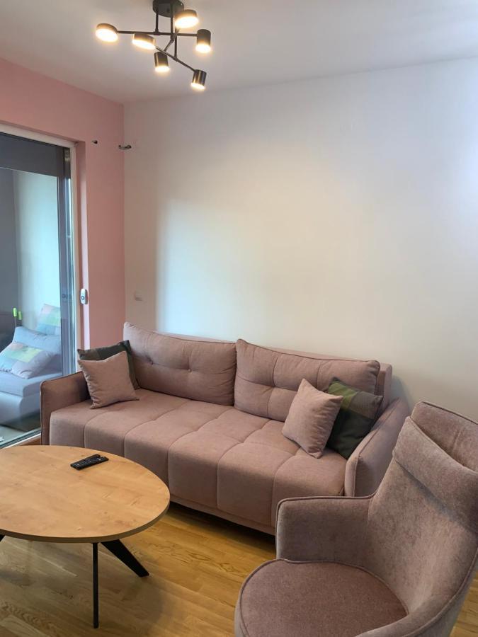Pink Modern Apartment Skopje Exteriör bild